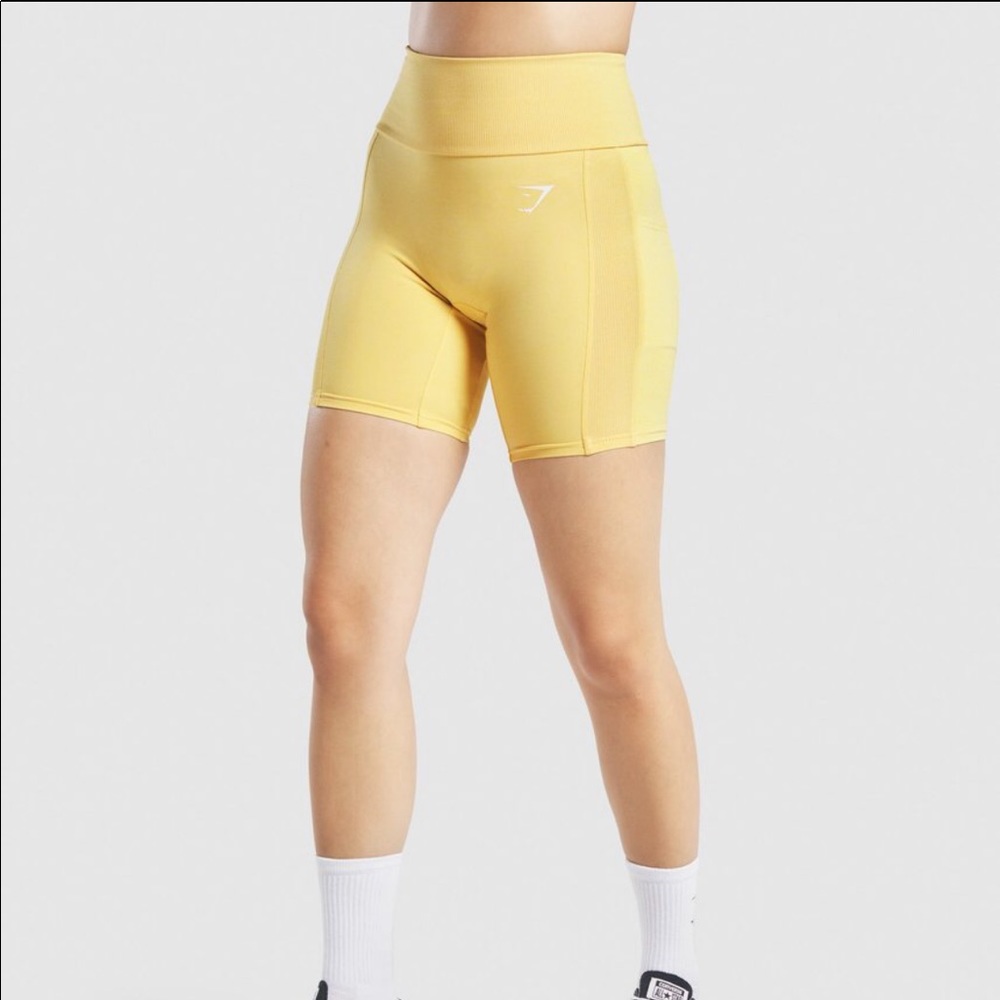 Gymshark sol lift shorts- yellow-Large